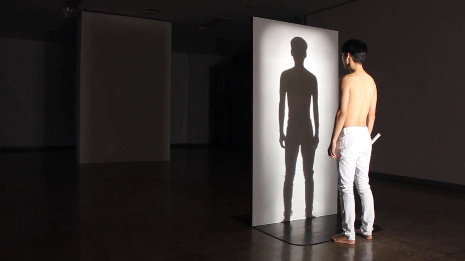 하얀그림자 (2016), performance by Seunghoon Baek — view 2