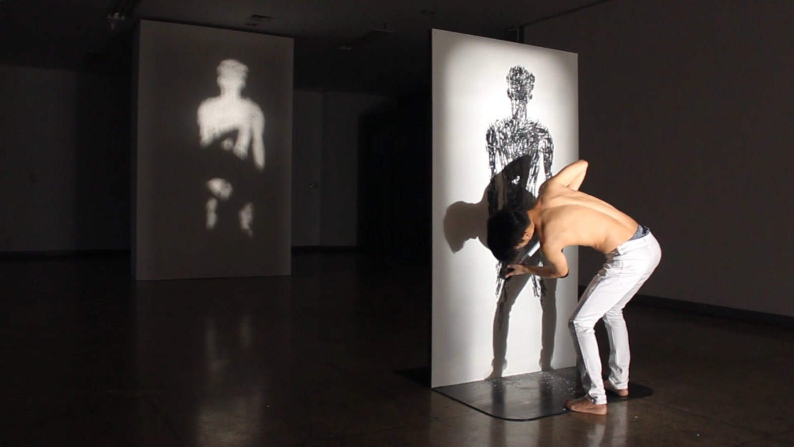 하얀그림자 (2016), performance by Seunghoon Baek — view 3